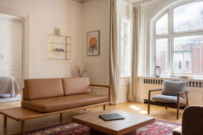 Lovely 3BR Manor Flat 5 min from Tivoli Gardens